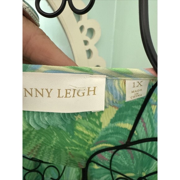 Sunny Leigh Blouse Green Pink 1X Crinkle Pattern Key Hole Flowy Top Tropical - Picture 4 of 8